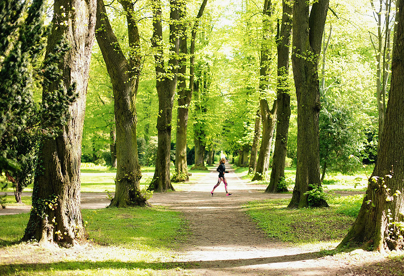Rostock Umwelt- und Freiraumkonzept Joggerin im Park